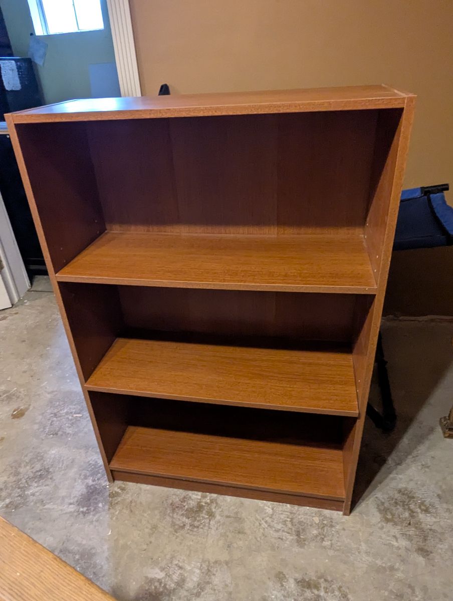 3-Shelf Wood Grain Laminate Bookcase / Storage Bookshelf