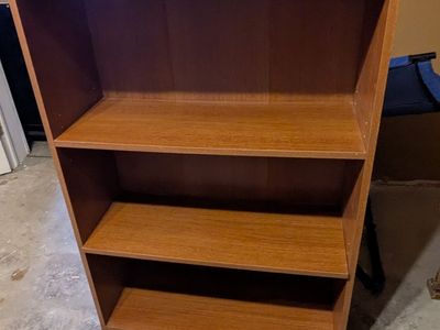 3-Shelf Wood Grain Laminate Bookcase / Storage Bookshelf