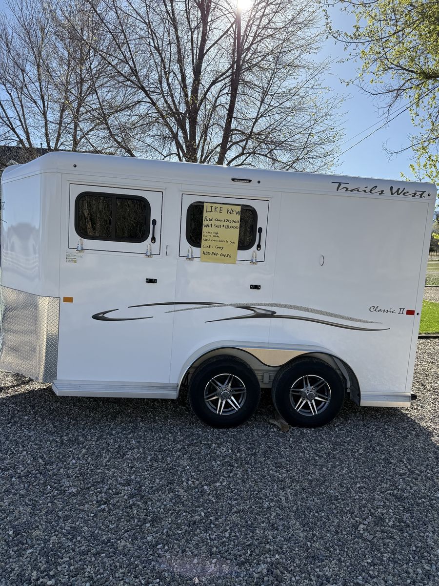 Trails West Classic 2 Aluminum 2 horse trailer