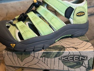 NIB!! Kids Keen Newport H2 Sandals / kids 13 / Green