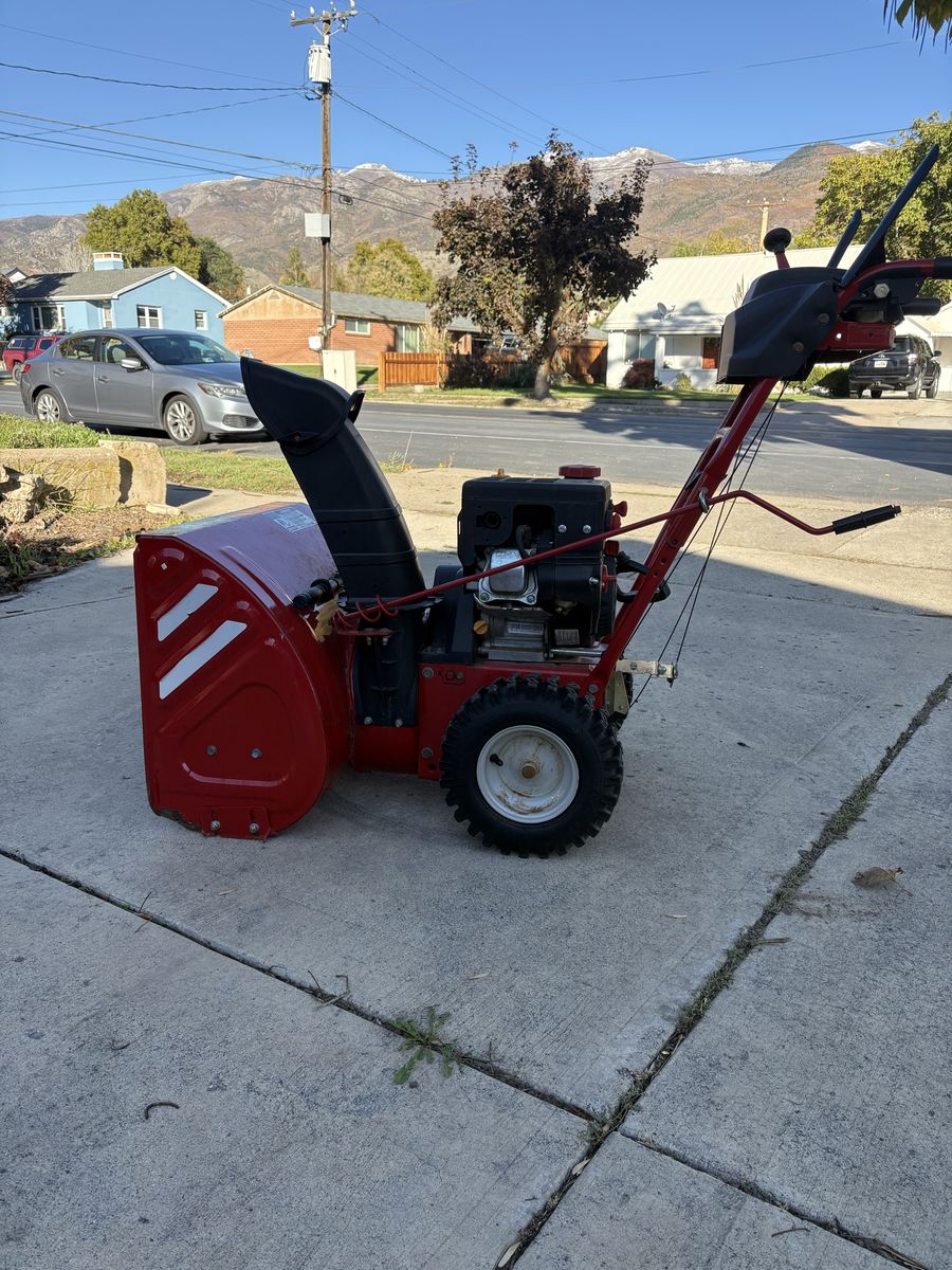 Troybuilt snow blower, perfect condition and works great