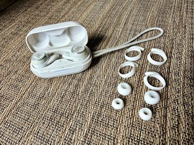 JBL True Wireless Earbuds with Charging Case and Extra Ear Tips - White