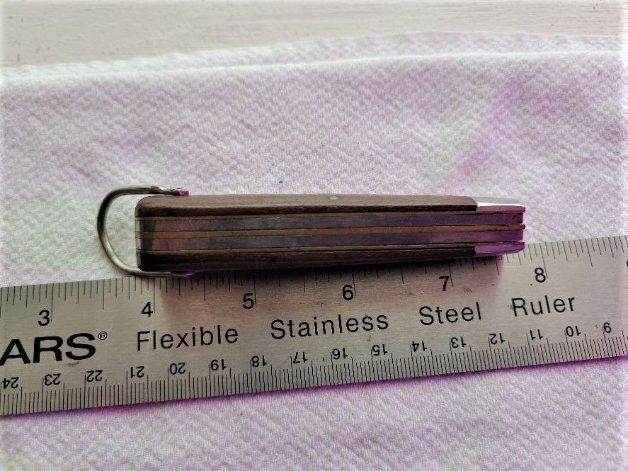 I’m selling a used vintage 2 Blade KUTMASTER  TL 29 Electrician Knife with Stripping Blade.
