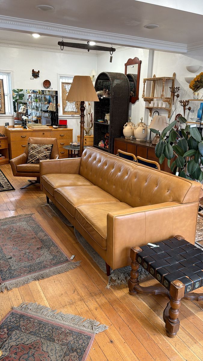 Like New Camel Leather 3-Seater Sofa Tufted Button Couch