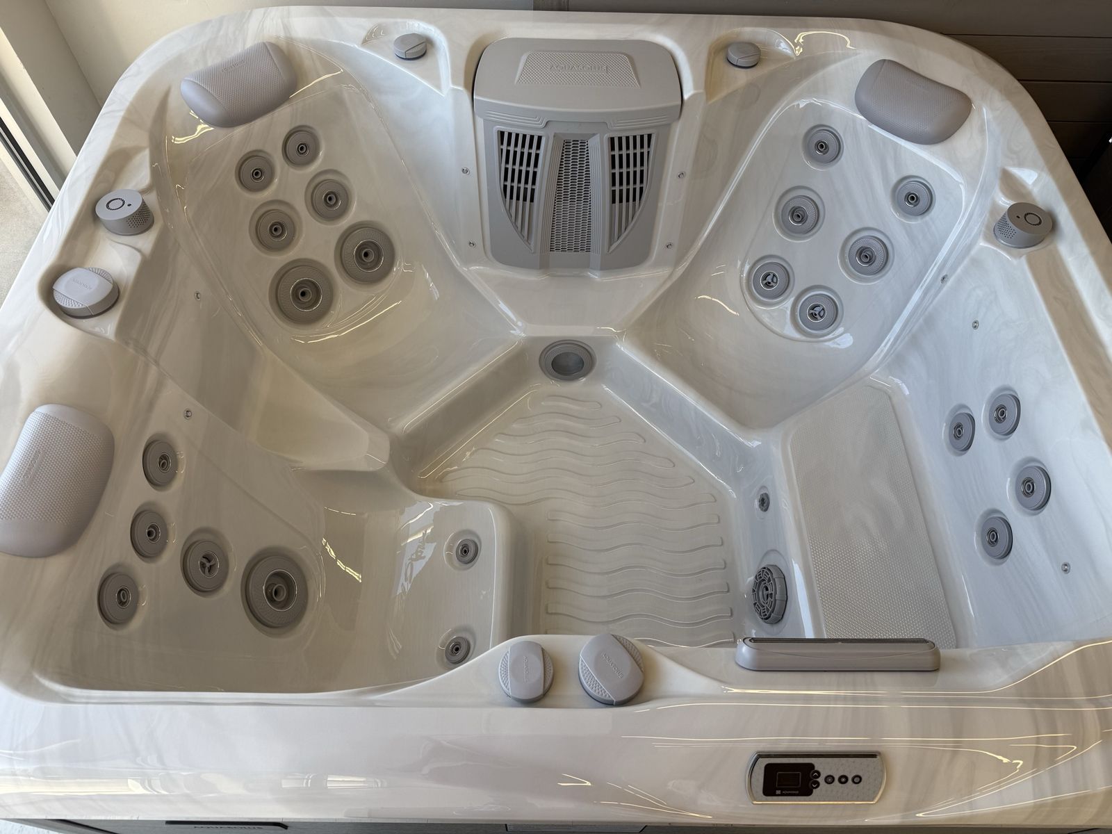 New fully loaded Hot Tub