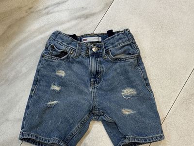 Levi size 6-7 slim 511 jean shorts