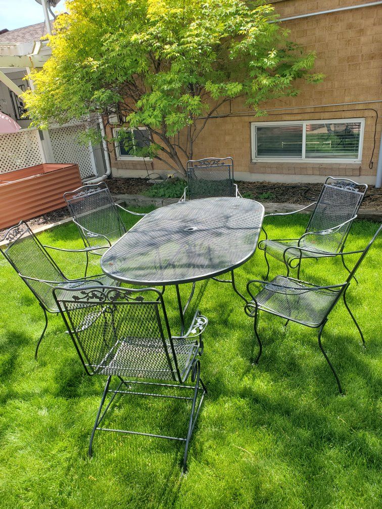 Rod Iron Table & Chairs