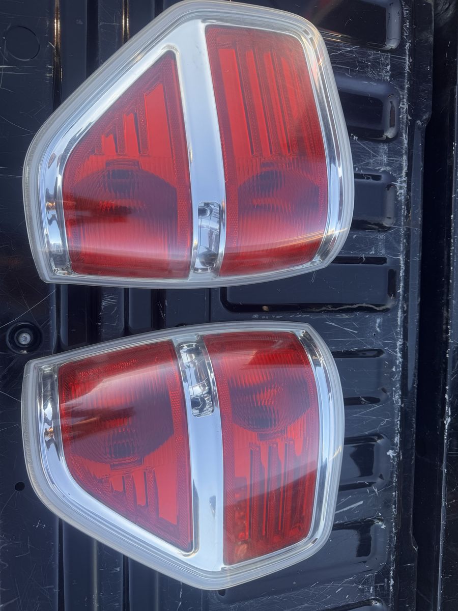 2009-2014 ford f150 tail lights in great shape 60$