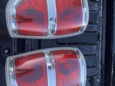 2009-2014 ford f150 tail lights in great shape 60$