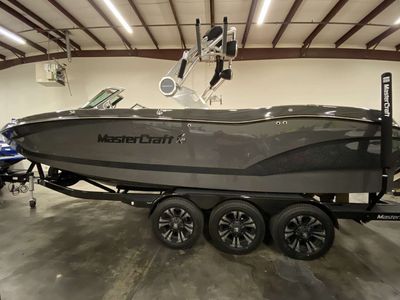 2019 MasterCraft X24 Surf Edition — 430 HP — 416 Hours