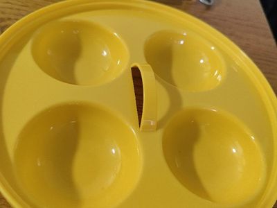 Yellow Microwave Egg Poacher - 4 Egg Capacity, Convenient Handle, Used - missing lid