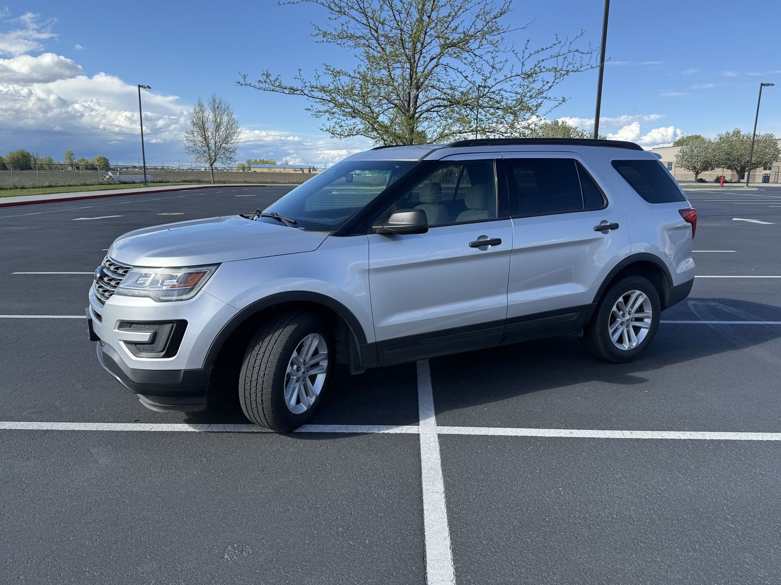 Ford Explorer 4wd 2017null
