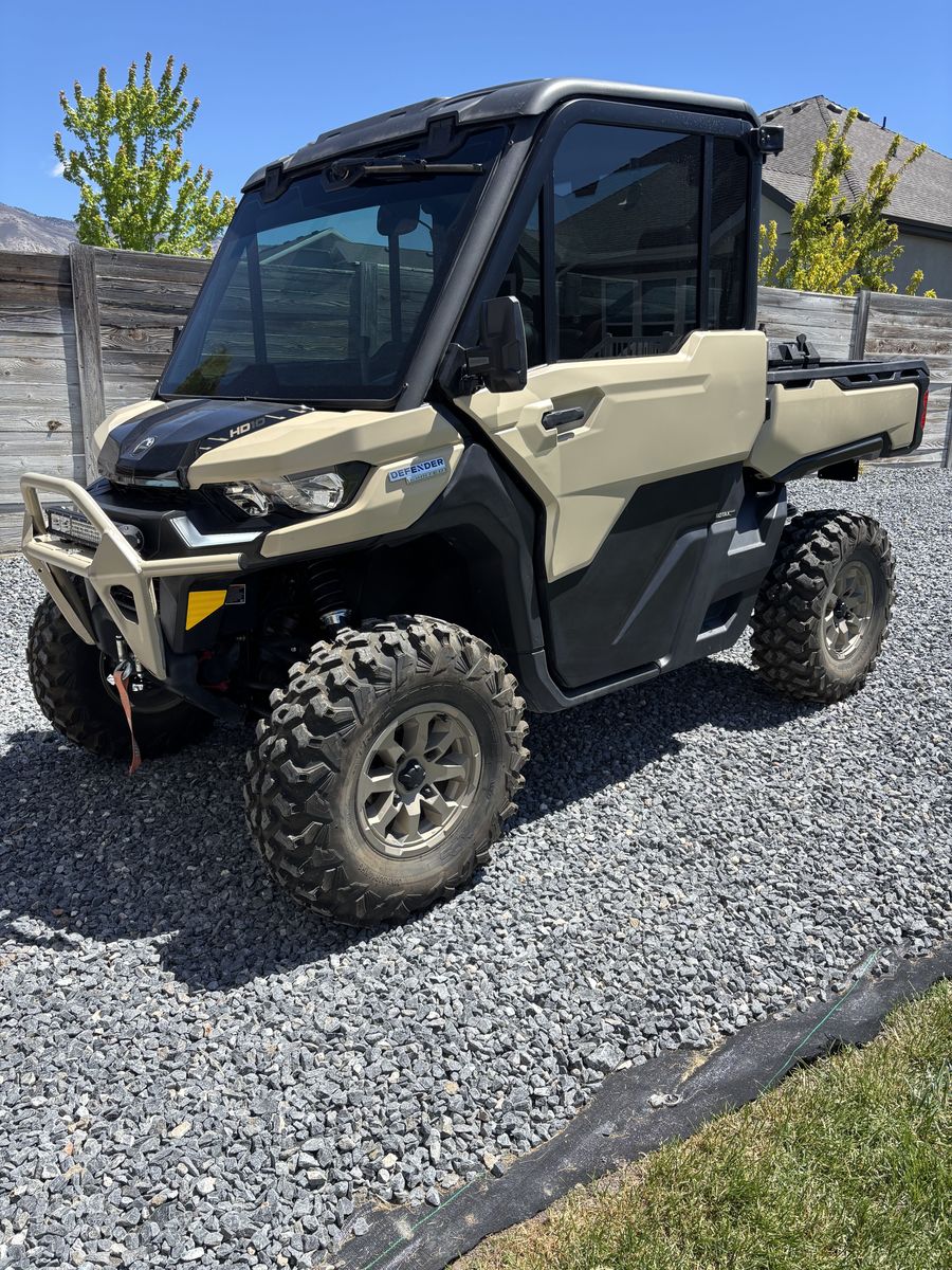 2023 CAN-AM Defender HD10