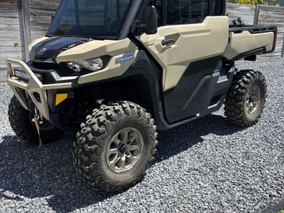 2023 CAN-AM Defender HD10