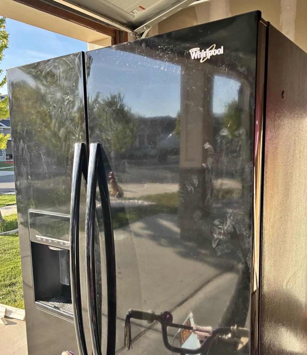 DELIVERY - WORKING Whirlpool Refrigeraror/Freezer