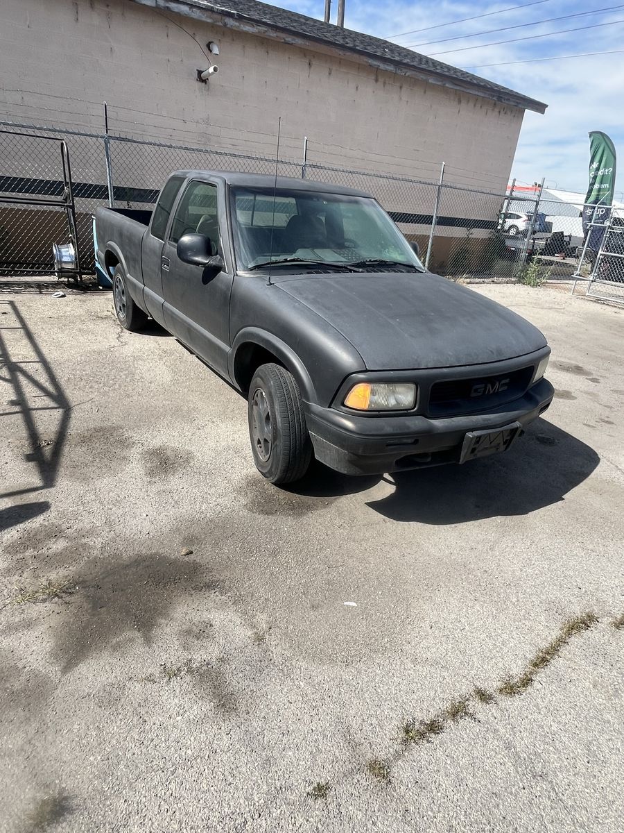1995 GMC Sonoma Extended Cab Pickup - Matte Black