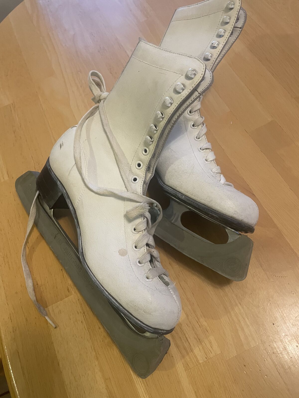 ice skakes with guards.