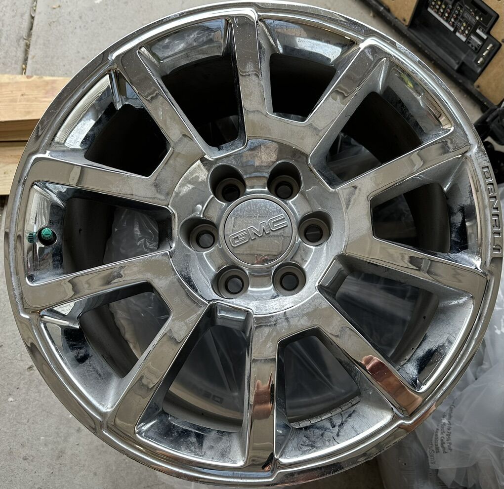 GMC Yukon Denali Chrome Wheels