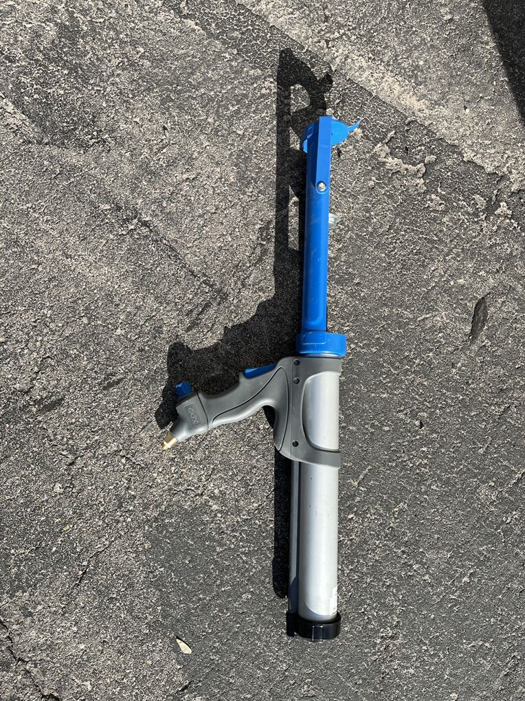 Cox Berkshire Pneumatic Caulk Gun