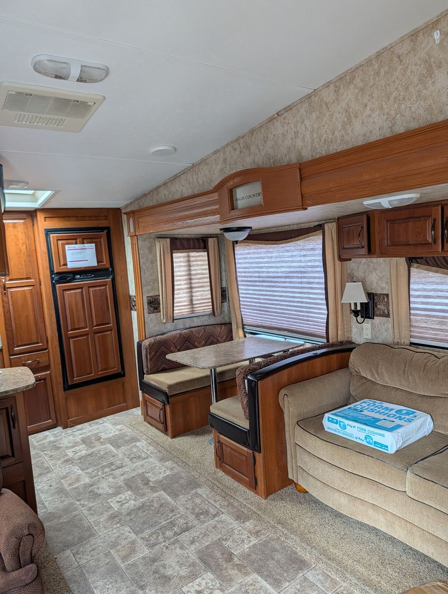 2011 Keystone Cougar High Country 5th Wheel