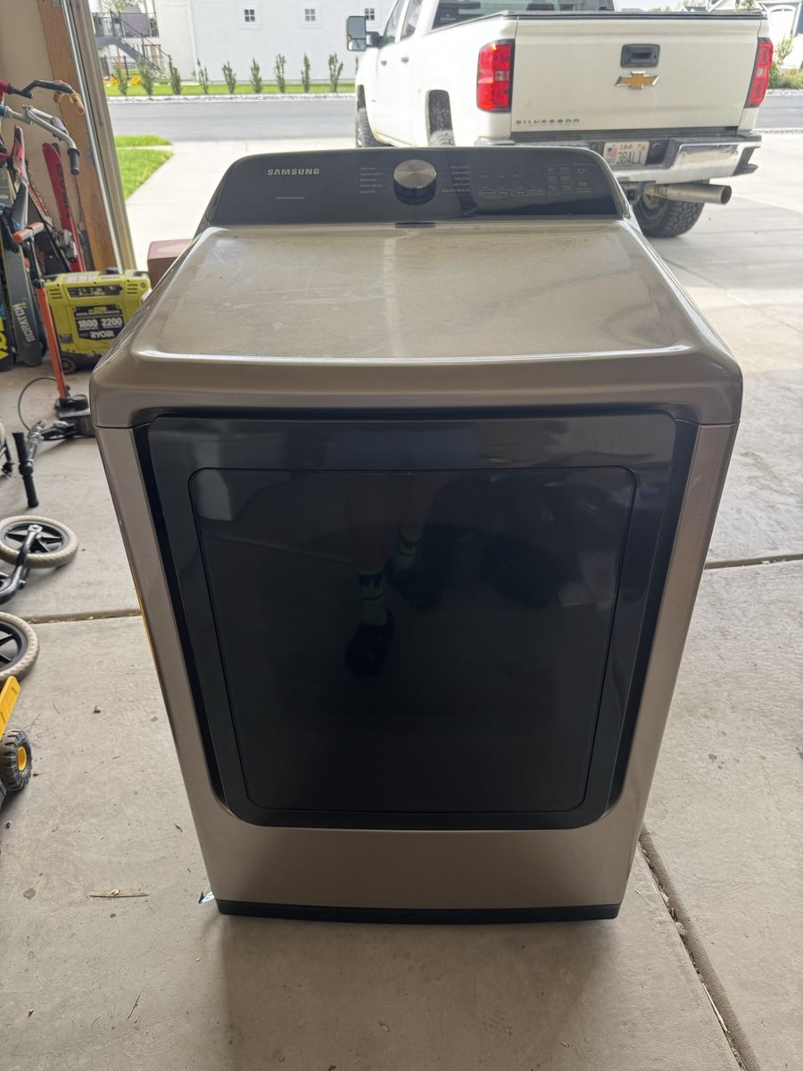 Samsung Electric Dryer with Moisture Sensor in Champagne