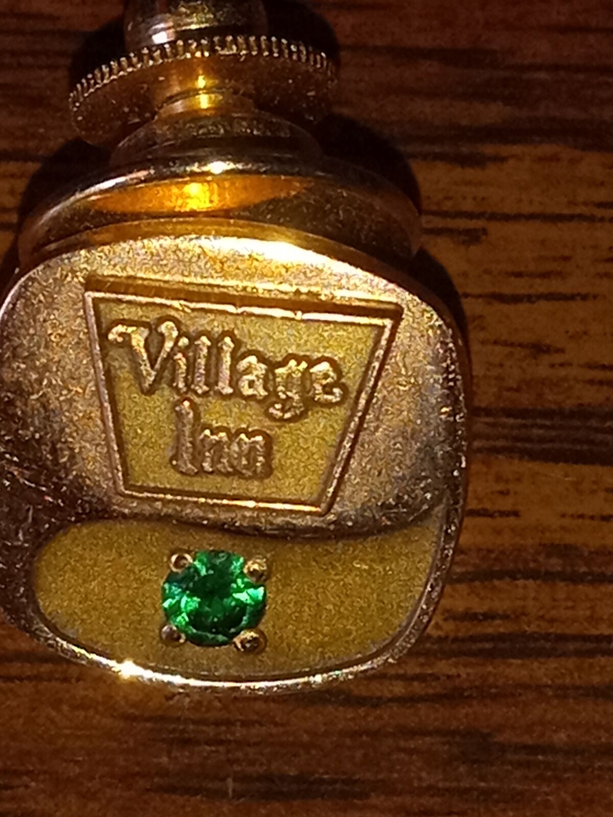 Vintage 10k gold village inn pin with emerald stone