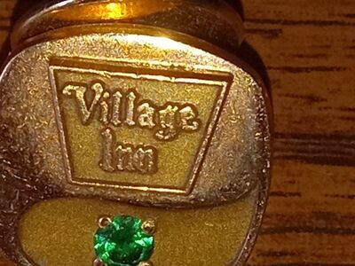 Vintage 10k gold village inn pin with emerald stone