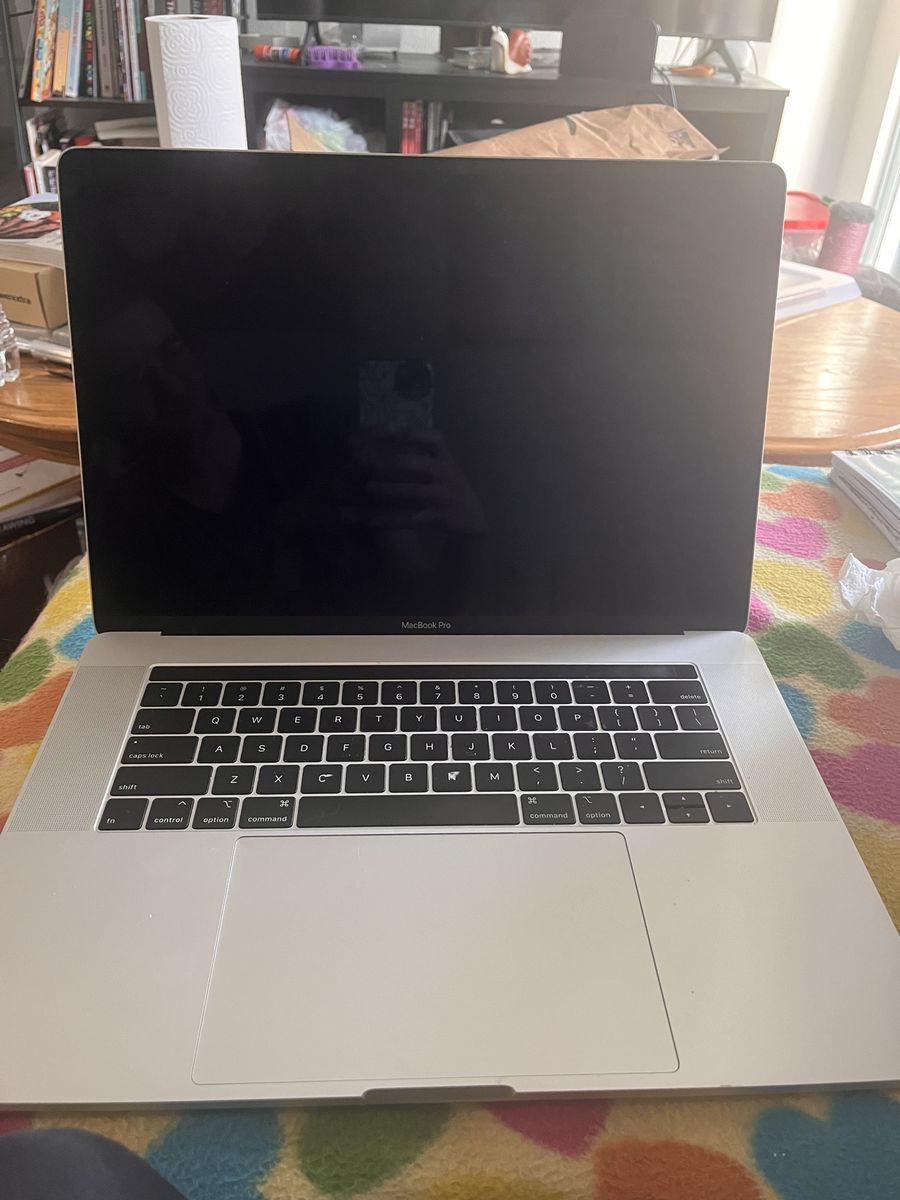 Apple MacBook Pro 15in 2019 A1990 i7 9th Gen 16GB SSD Silver Touch Bar Parts