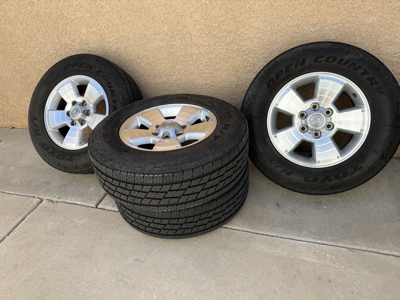 Toyo open country HT2 245/70/17 Tacoma 4Runner tundra Toyota rims