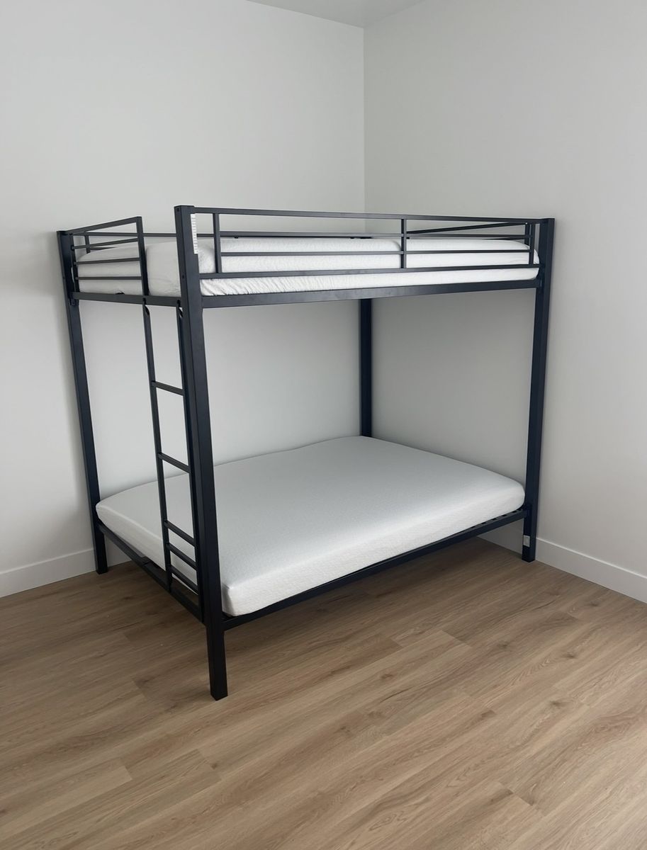 Bunk beds (full)