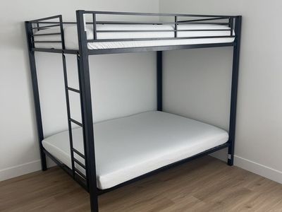 Bunk beds (full)