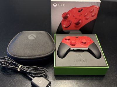 Xbox Elite Series 2 Controller & Charging Case