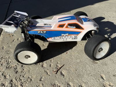 TLR 8IGHT-T E 3.0 1/8 Electric Truggy