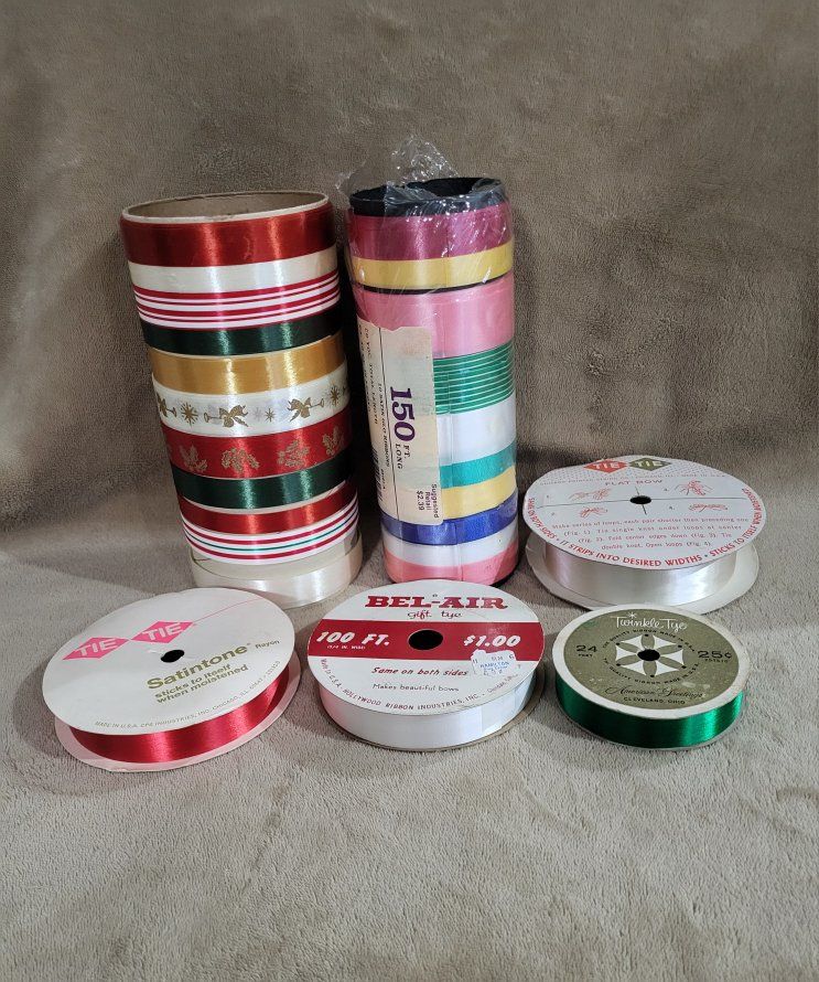 **VINTAGE RIBBON LOT**