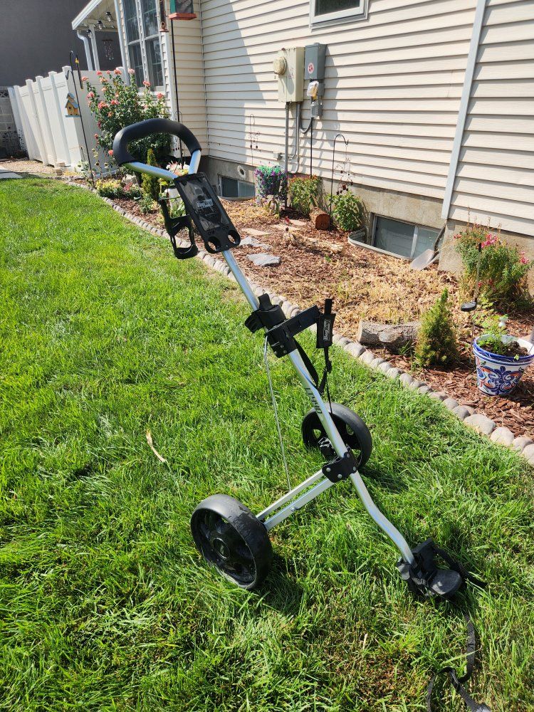 Bag Boy LT440 Lightweight Aluminum Golf Pull Cart - Silver/Black Very Good Condition 