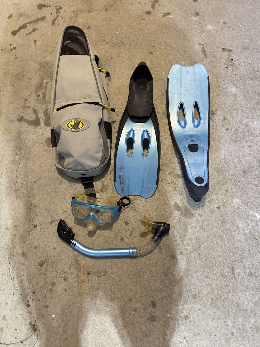 Adults Snorkle Set w/mask & fins (2 SETS! -- but one pictured)
