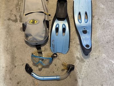 Adults Snorkle Set w/mask & fins (2 SETS! -- but one pictured)