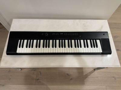 Artesia A-61 61-Key Electric Keyboard