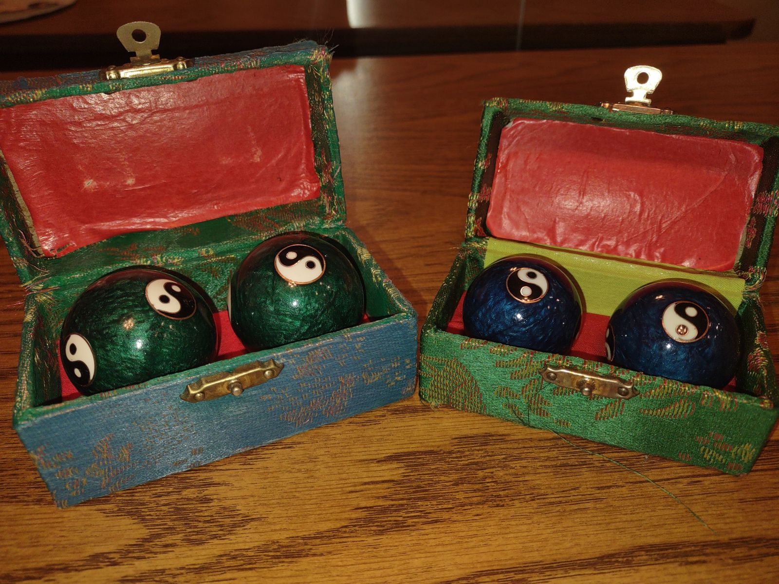 STRESS BALLS WITH INNER CHIMES