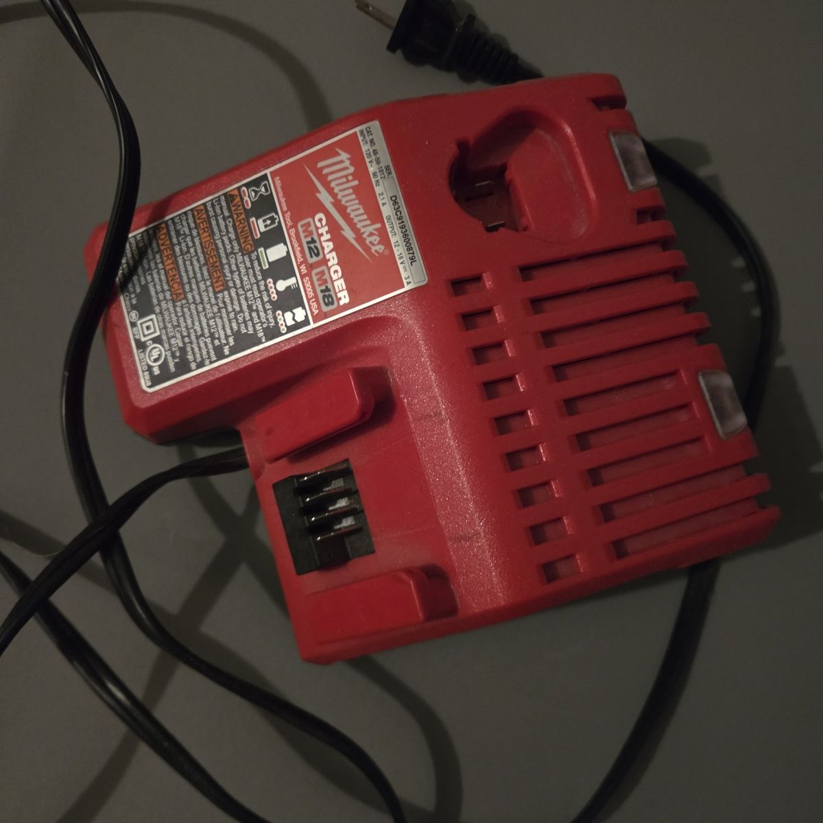 Milwaukee M12 and M18 Charger