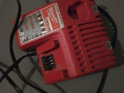 Milwaukee M12 and M18 Charger