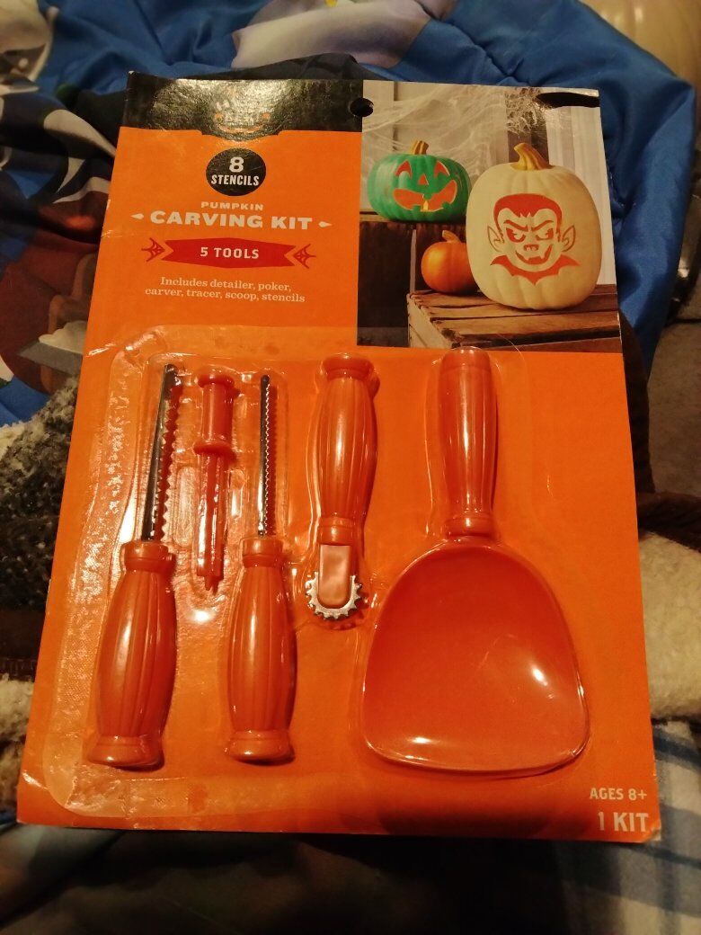 Hyde & Eeek pumpkin carving kit