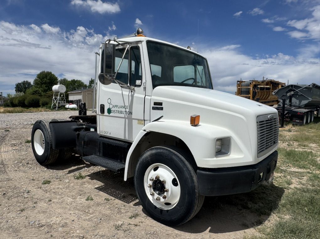 2000 Freightliner FL70 Cat Automatic