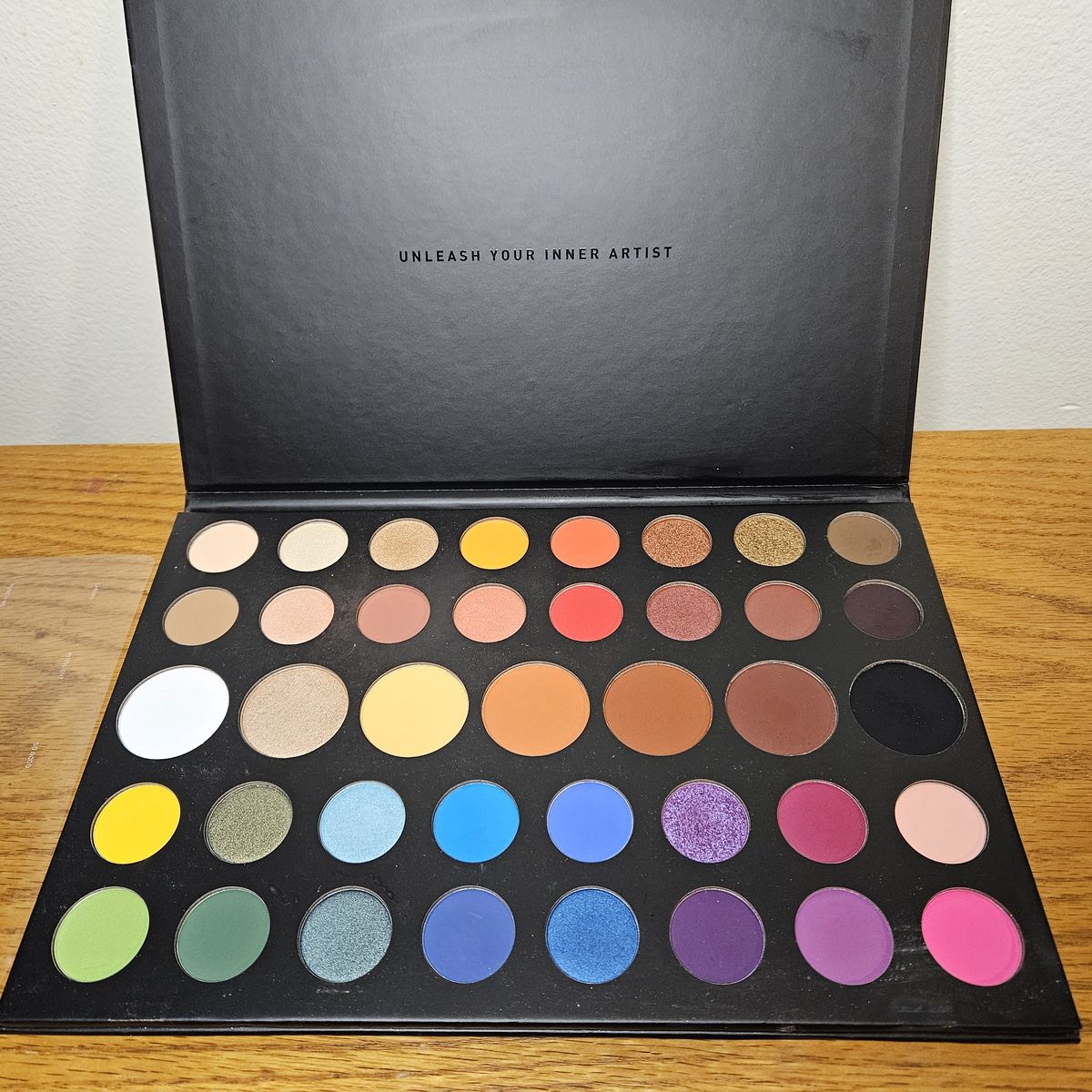 Morphe x James Charles Artistry Eyeshadow Palette