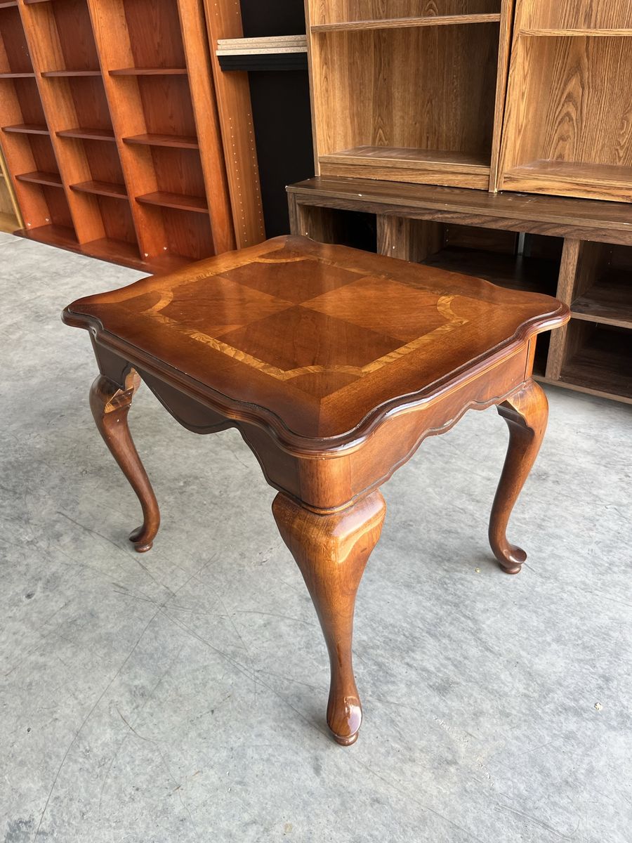 Vintage Inlaid Wood End Table / Side Table, Queen Anne Legs, Scalloped Edges