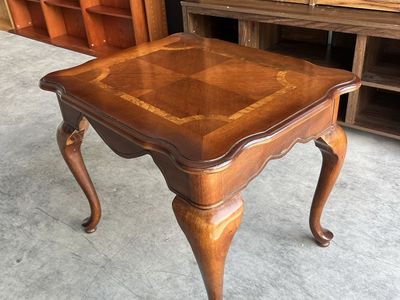 Vintage Inlaid Wood End Table / Side Table, Queen Anne Legs, Scalloped Edges