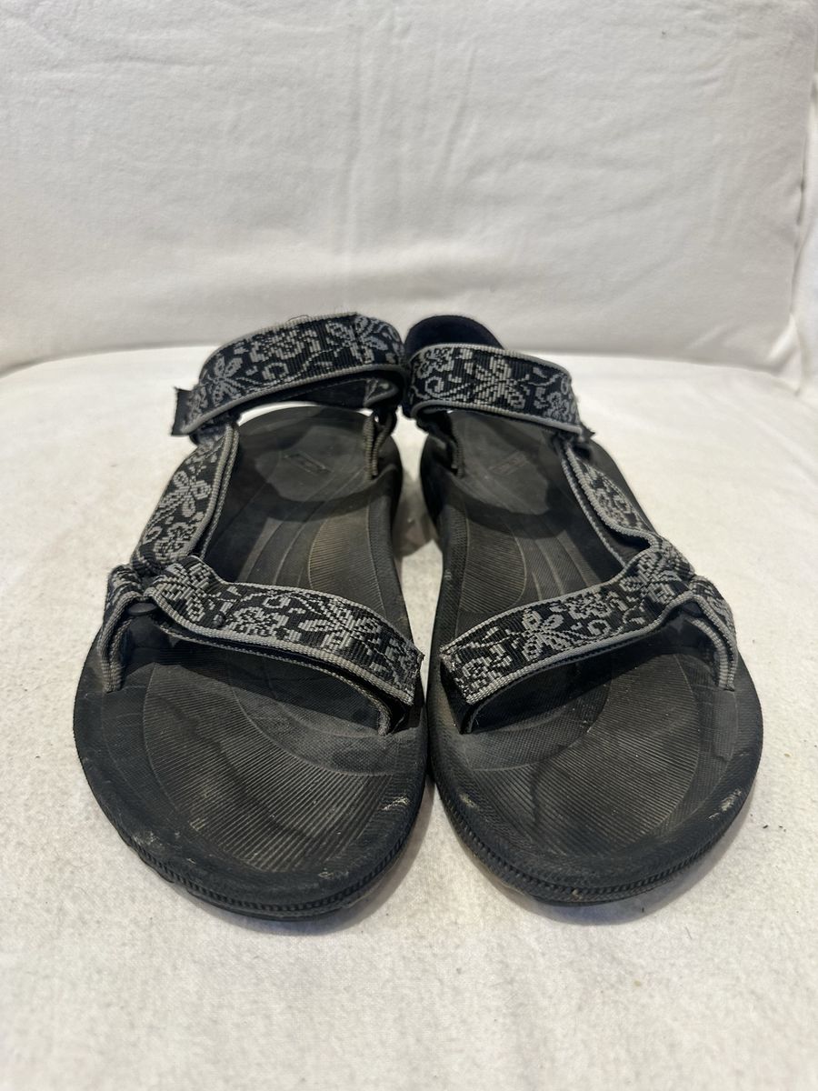 Teva women’s size 9 black/grey butterfly print sports sandals