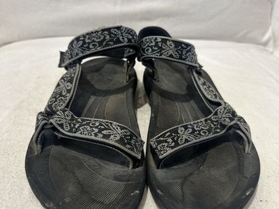 Teva women’s size 9 black/grey butterfly print sports sandals