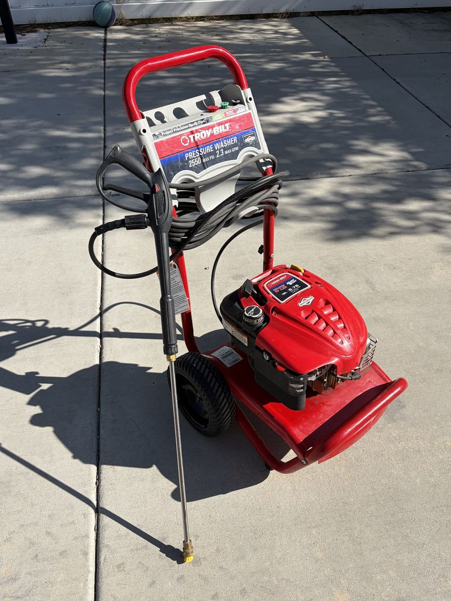 Pressure Washer Troy-Bilt 2550 PSI.