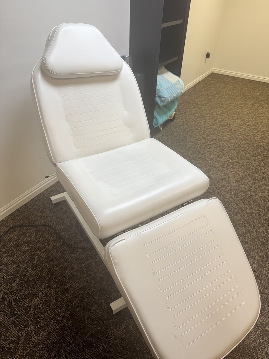 White Electric Aesthetician / Massage / Tatoo Artist Chair | Professional Grade
